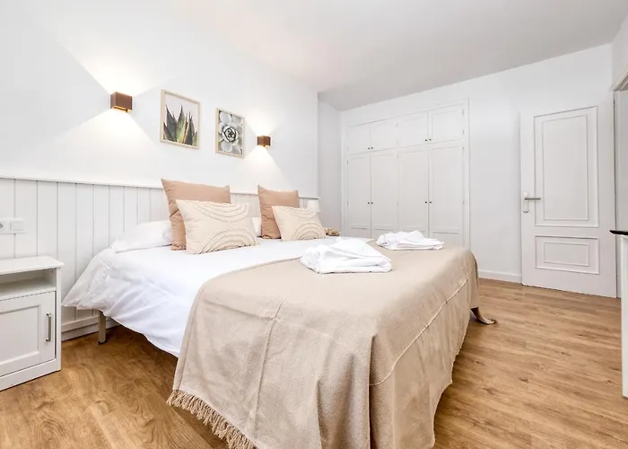 Sea Of Lava- Sea View Feriehus Puerto del Carmen (Lanzarote)